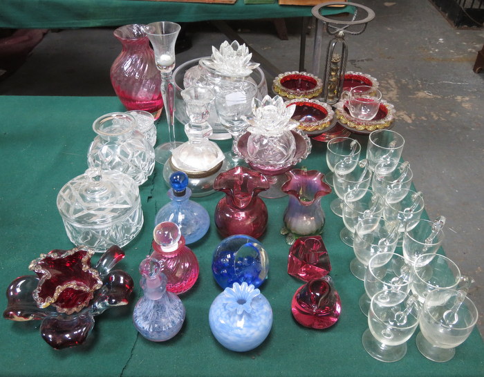 MIXED LOT OF VARIOUS COLOURED AND OTHER GLASSWARE