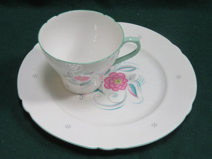 SET OF SIX SHELLEY FLORAL DECORATED SANDWICH PLATES WITH FIVE CUPS