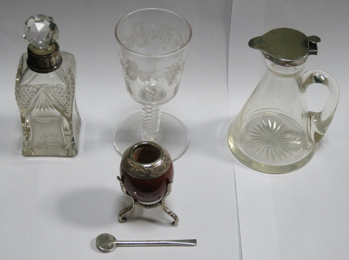 MIXED LOT INCLUDING EARLY ETCHED AIR TWIST GLASS, SILVER MOUNTED JUG,