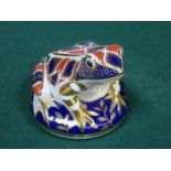 CROWN DERBY GLAZED CERAMIC FROG FORM PAPERWEIGHT