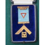 9ct GOLD MASONIC JEWEL,