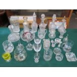 SUNDRY LOT OF GLASSWARE INCLUDING ETCHED AIR TWIST GLASSES, CANDLESTICKS, DECANTERS AND VASES, ETC.