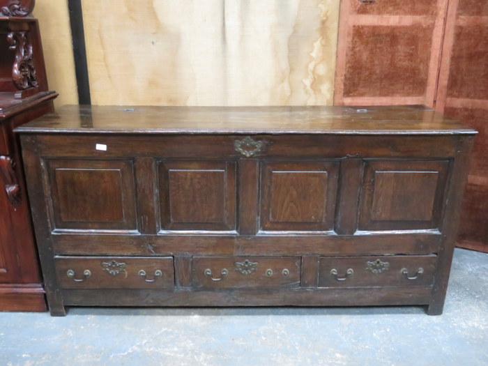 LARGE ANTIQUE OAK COFFER