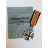 SECOND CLASS GERMAN THIRD REICH 1939 IRON CROSS WITH PACKET