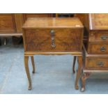 MAHOGANY CASED THREE DRAWER CANTEEN OF COMMUNITY PLATED WARE