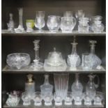 SUNDRY LOT OF GLASSWARE INCLUDING ETCHED AIR TWIST GLASSES, CANDLESTICKS, DECANTERS AND VASES, ETC.