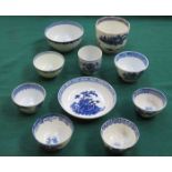 MIXED LOT OF EARLY BLUE AND WHITE CERAMICS INCLUDING TEA BOWLS, SAUCERS,