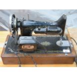 SINGER SEWING MACHINE