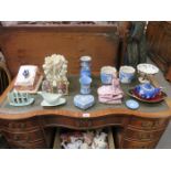 MIXED LOT OF CERAMICS INCLUDING CARLTONWARE, CAPODIMONTE AND WEDGWOOD, ETC.