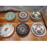 MIXED LOT OF VARIOUS CERAMIC PLATES INCLUDING WEDGWOOD AND SPODE, ETC.