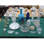 MIXED LOT OF VARIOUS COLOURED AND OTHER GLASSWARE