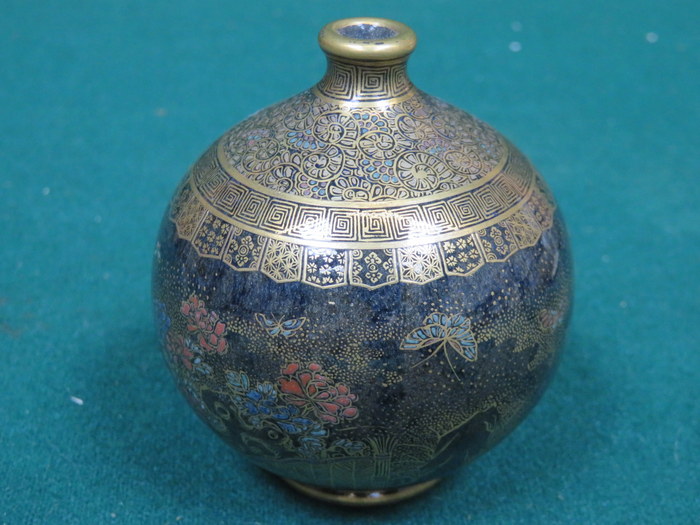 PRETTY, HEAVILY GILDED AND HANDPAINTED SATSUMA VASE,