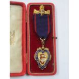 CASED 9ct GOLD AND ENAMELLED MEDAL, CELEBRATING THE GREAT WAR FOR CELEBRATION,