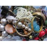 MIXED LOT OF VARIOUS COSTUME JEWELLERY