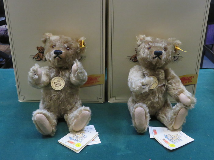 TWO BOXED STEIFF 1920 CLASSIC BEARS