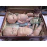 SMALL CASE CONTAINING THREE DOLLS,