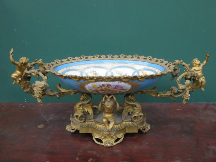 CONTINENTAL STYLE HANDPAINTED AND GILDED FLORAL DECORATED CERAMIC TABLE CENTREPIECE,