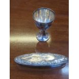 HALLMARKED SILVER EGG CUP AND HINGED SNUFF BOX