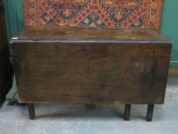 ANTIQUE MAHOGANY DROP LEAF RECTANGULAR TOPPED DINING TABLE