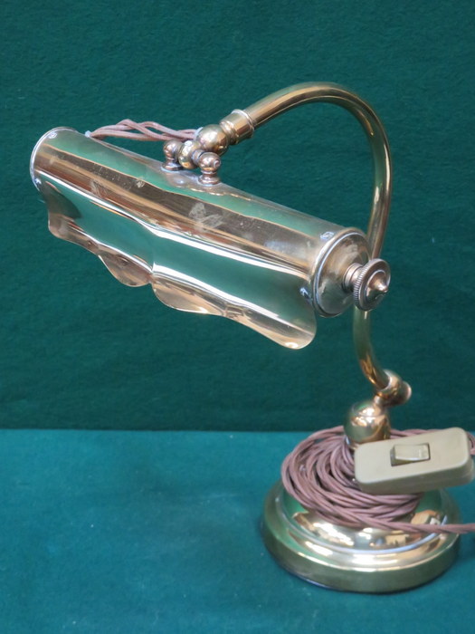 VICTORIAN STYLISH BRASS DESK LAMP