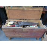 VINTAGE TOOL CHEST CONTAINING VINTAGE TOOLS