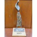 ARTHUR DOOLEY 1960s BRONZE SCULPTURE ON WOODEN STAND - MOTHER AND CHILD,
