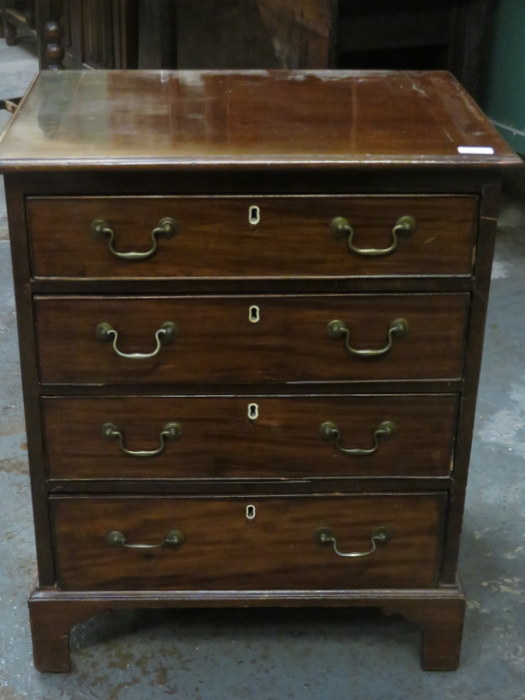 SMALL MAHOGANY FOUR DRAWER CHEST