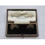 PAIR PRETTY 9ct GOLD CUFFLINKS