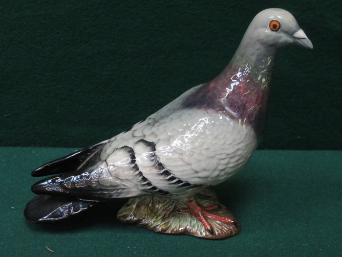 BESWICK GLAZED CERAMIC PIGEON,