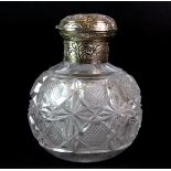 A Victorian hallmarked silver topped cut glass scent bottle, William Comyns, London 1886, H. 10cm.