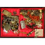 An Oriental lacquer and mother of pearl jewellery box and contents.