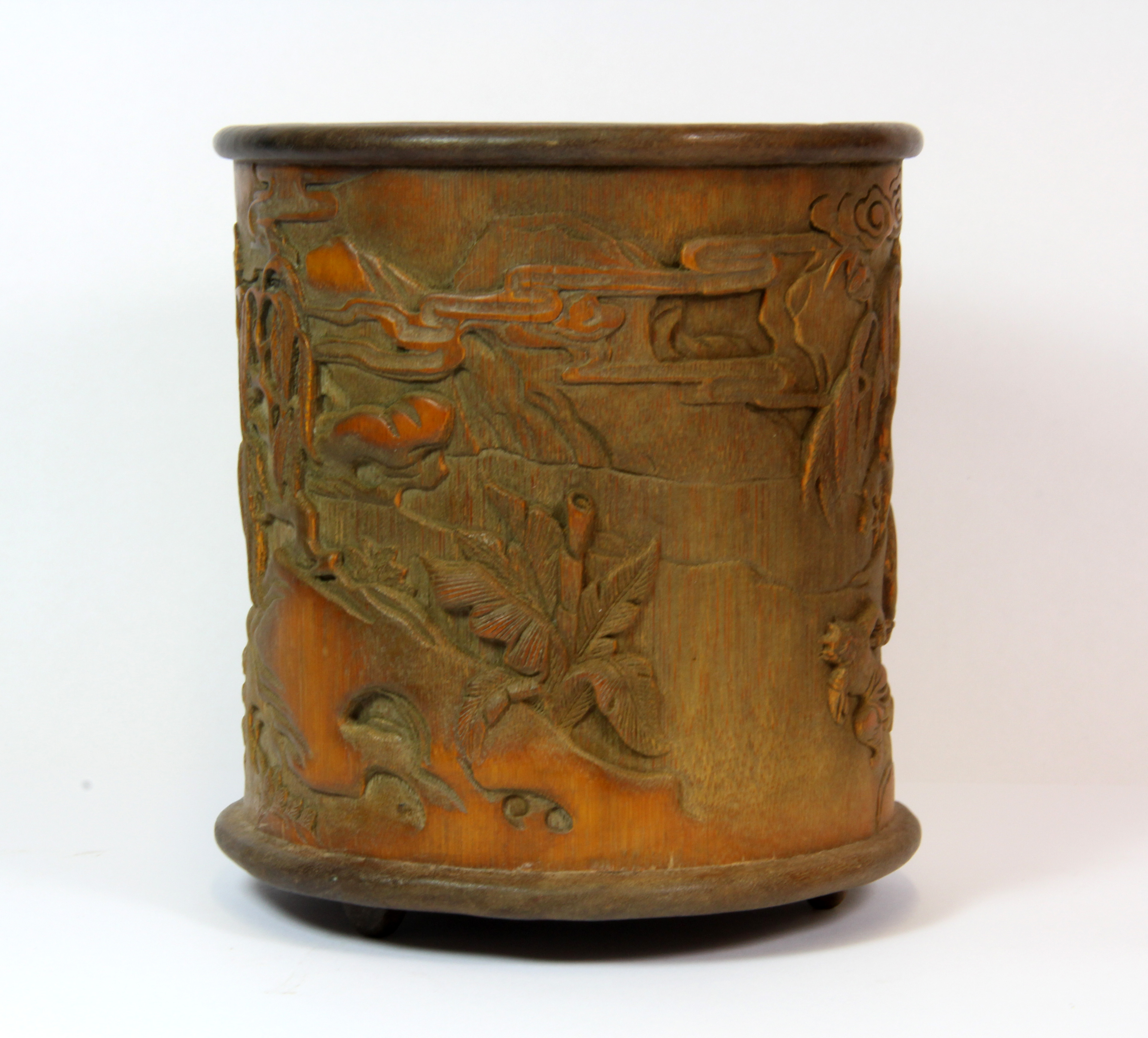 A Chinese carved bamboo brush pot with detailed decoration, H. 16cm, Dia. 14cm. - Image 3 of 4