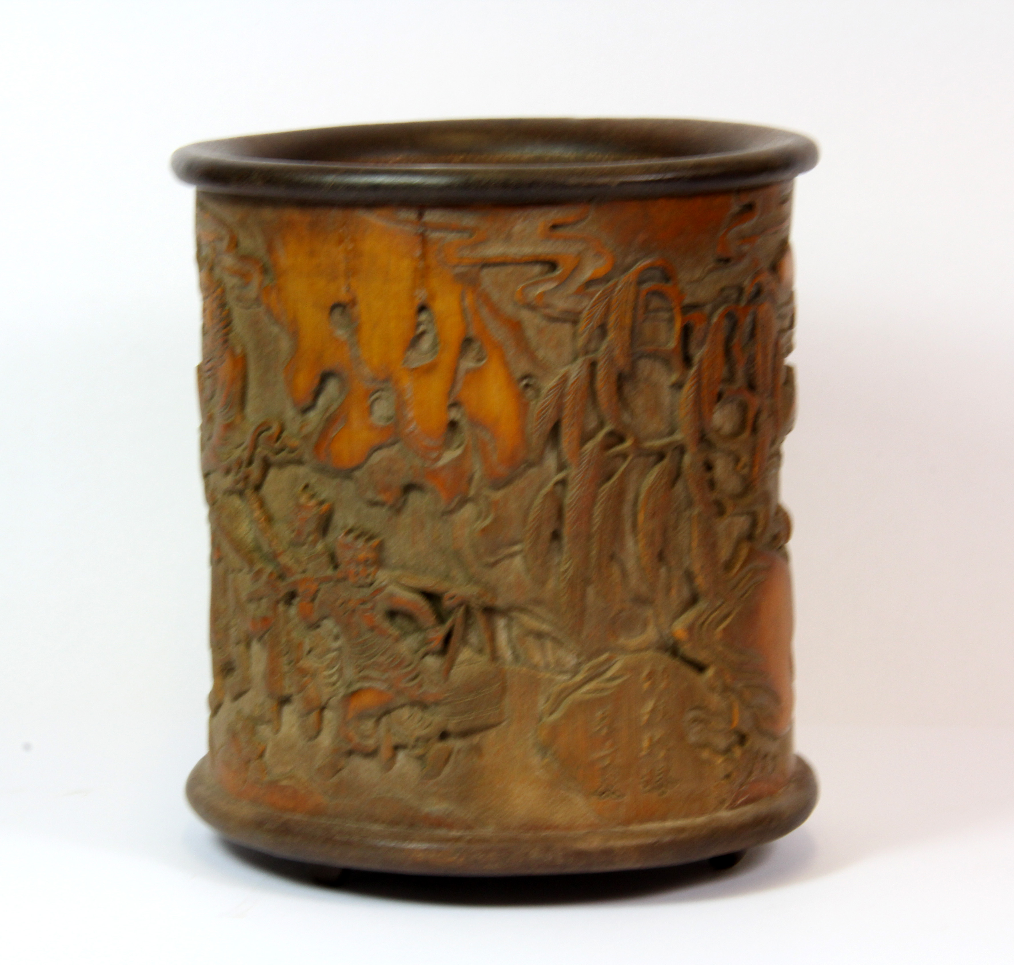 A Chinese carved bamboo brush pot with detailed decoration, H. 16cm, Dia. 14cm. - Image 2 of 4