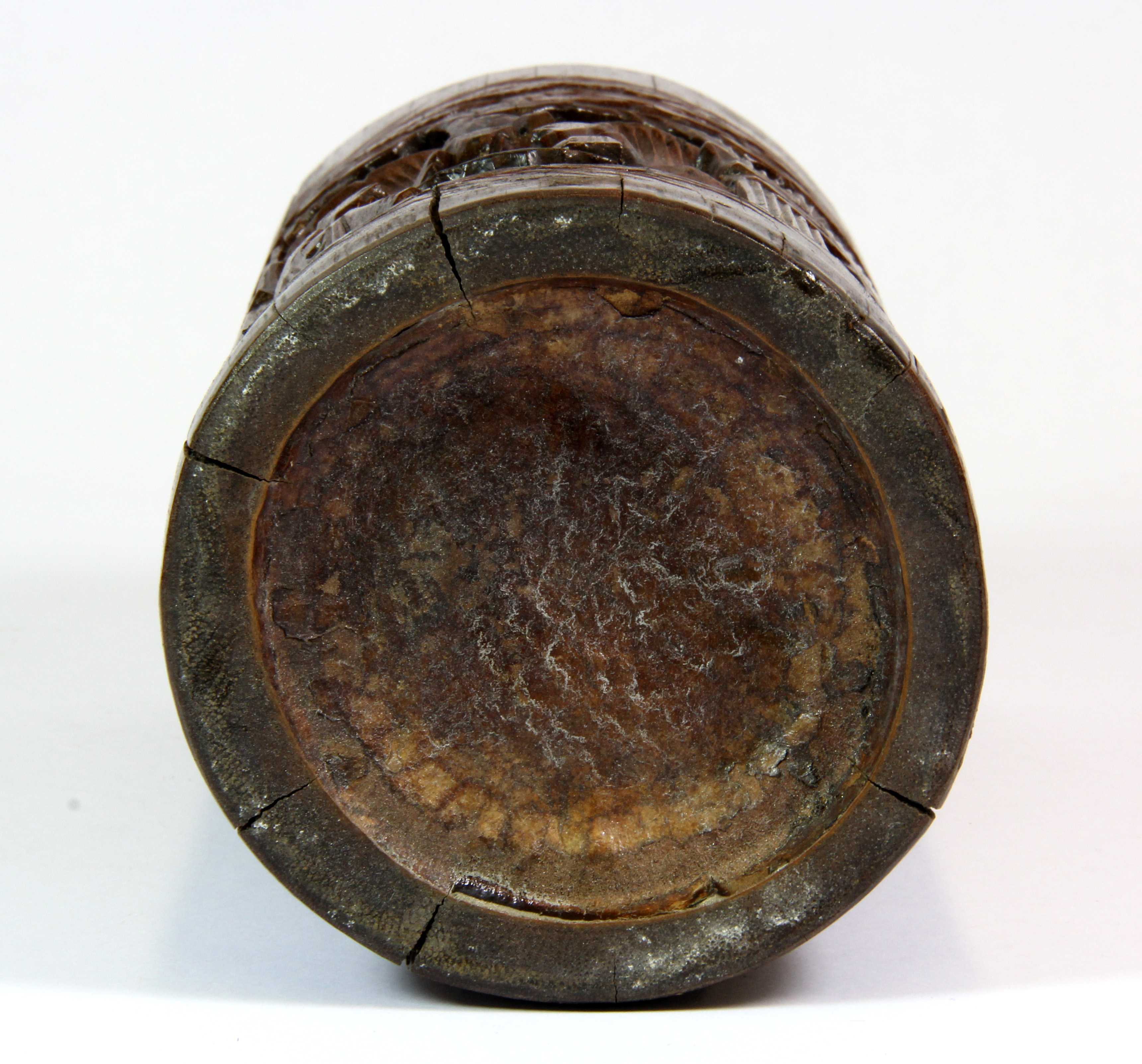 A mid 20th century Chinese bamboo brush pot, H. 19cm, together with a carved wooden ashtray. - Image 3 of 3
