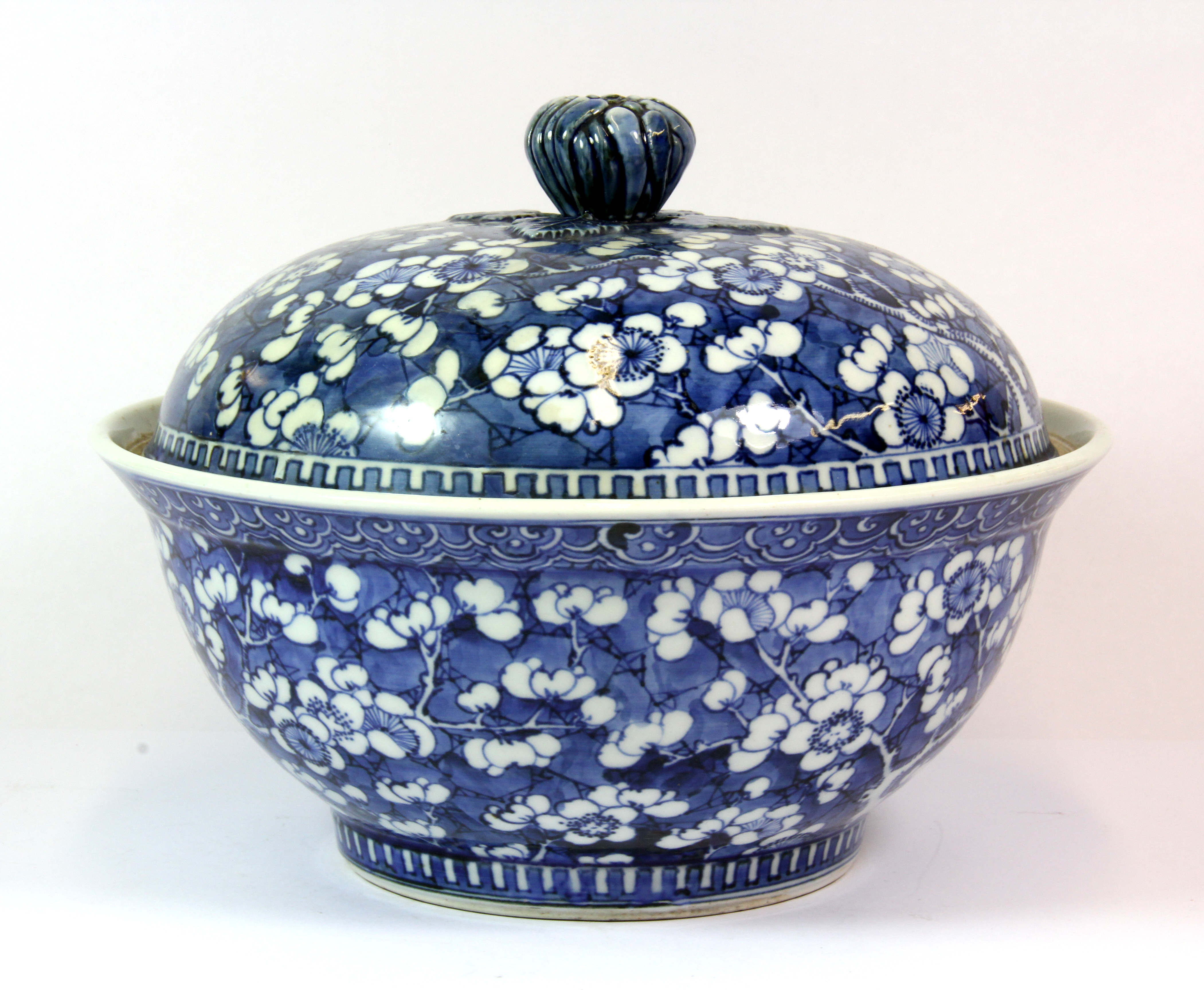 A hand painted 19th/early 20th century Chinese porcelain prunus pattern bowl and cover, H. 21cm, - Image 2 of 3