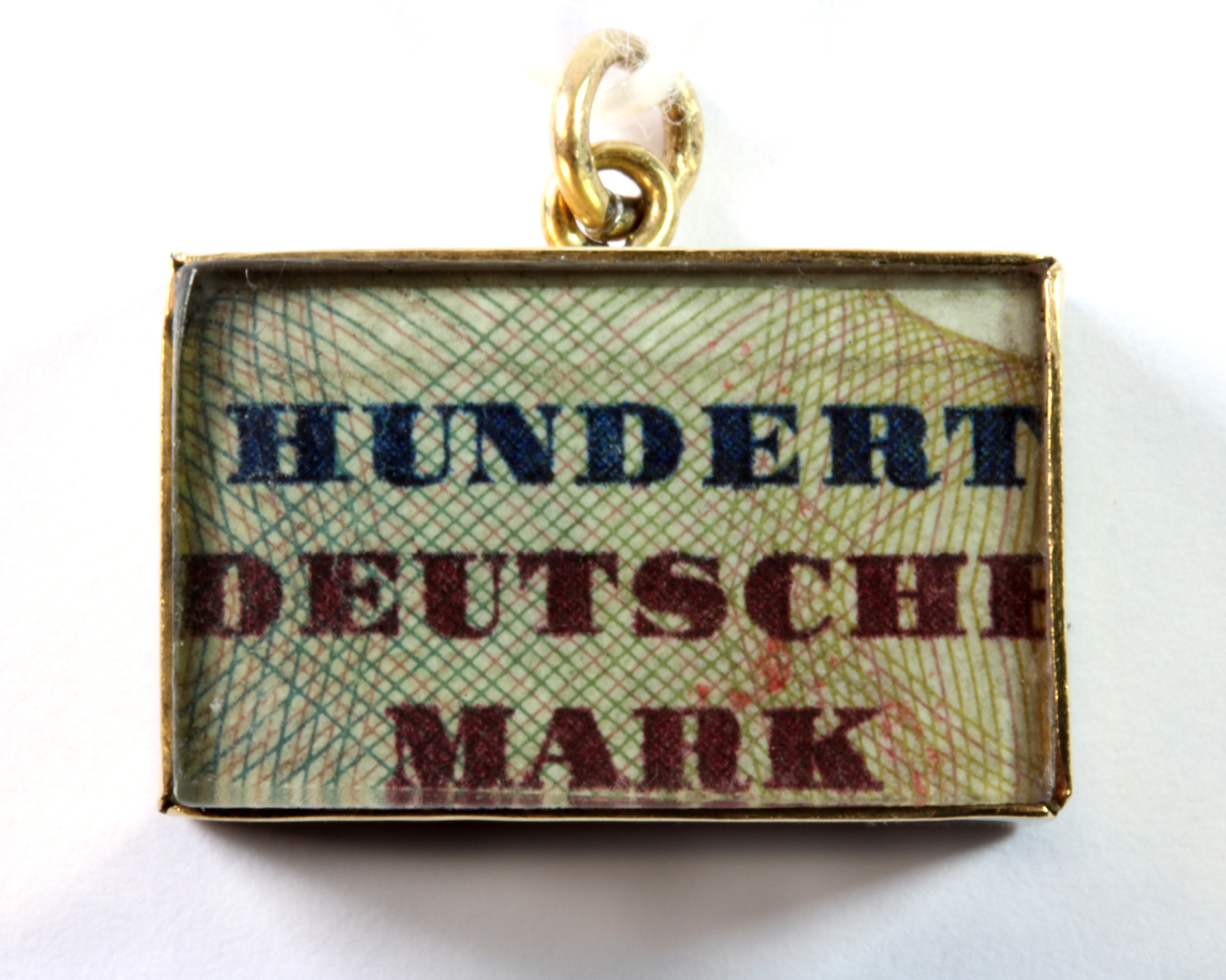 A rare 9ct yellow gold German 100 Deutsche Mark bank note charm.