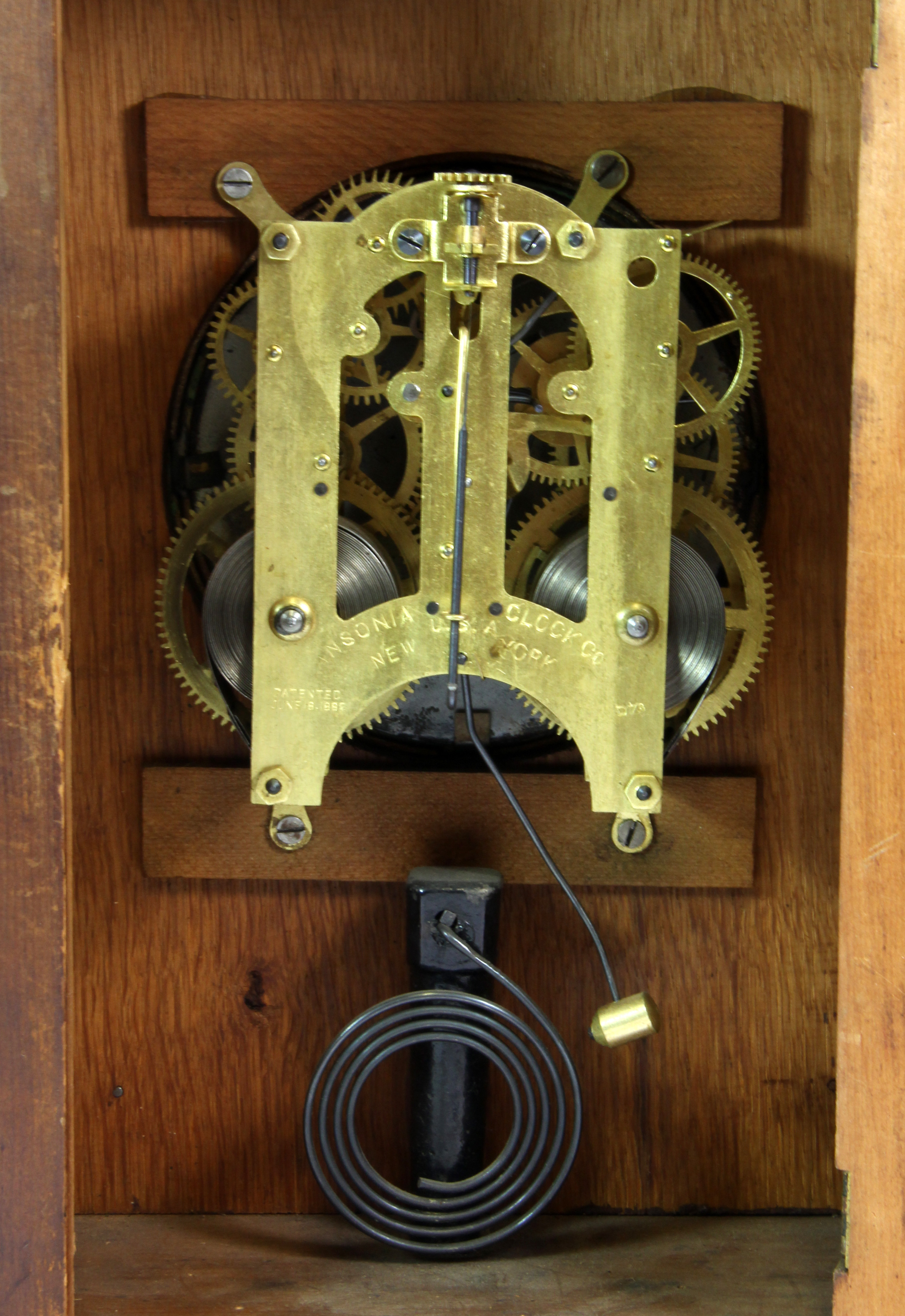 A 19th century oak mantle clock, H. 41cm, understood to be in working order. - Image 3 of 3