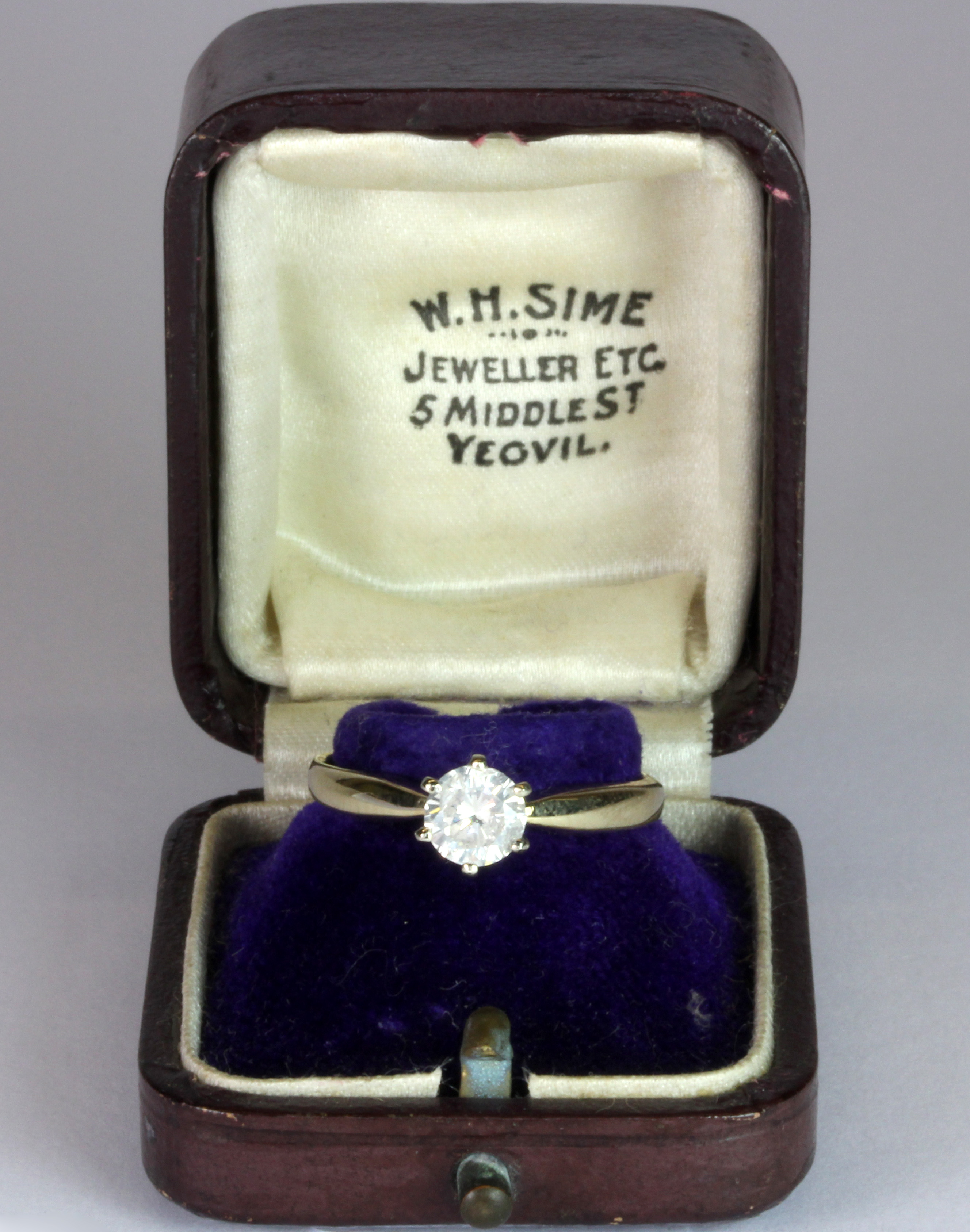 A 14ct yellow gold (stamped 14k) brilliant cut diamond solitaire ring with an antique ring box ( - Image 3 of 3