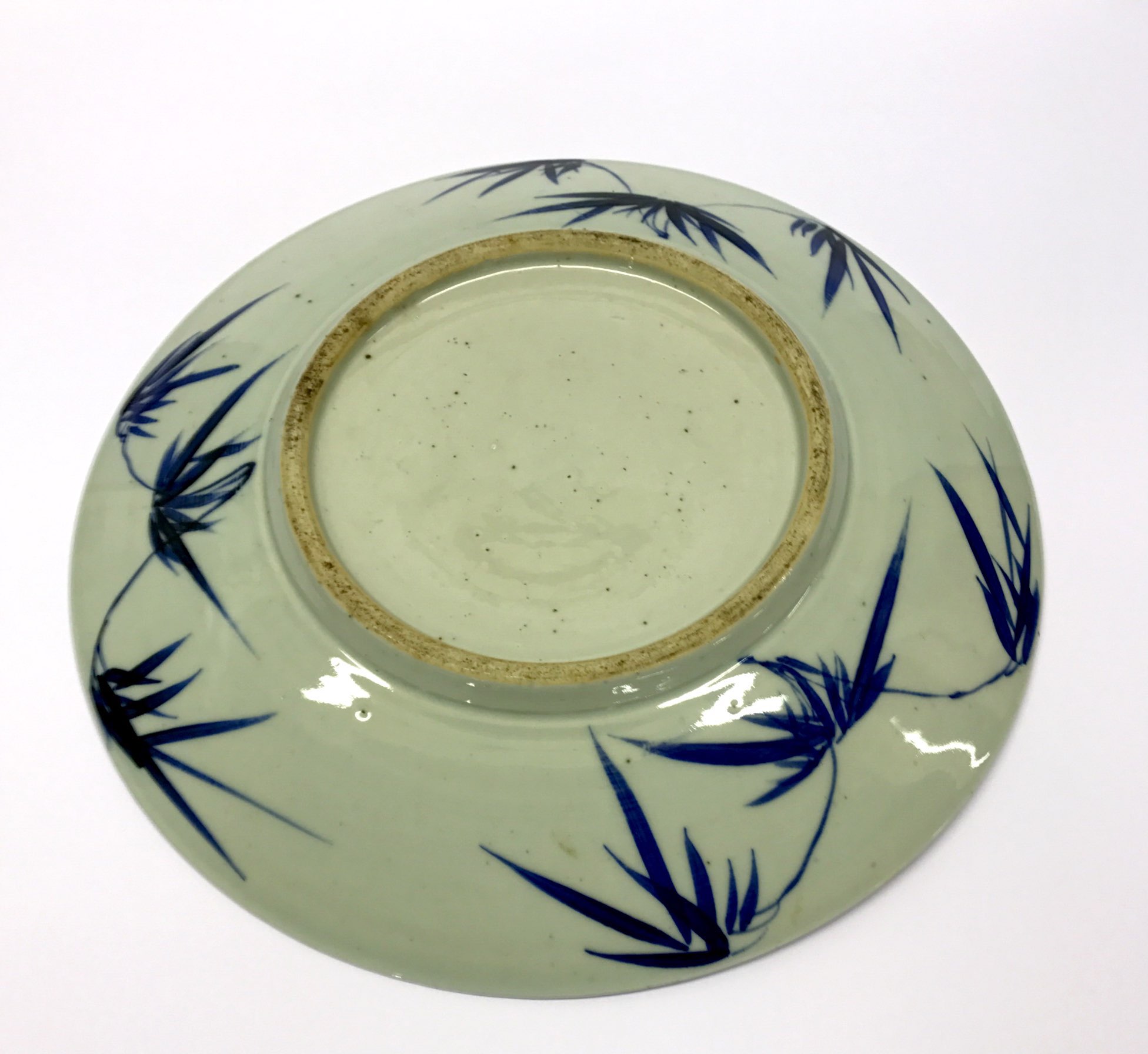 A 19th century Chinese blue and white Imari dish, Dia. 29cm, together with an incised green glazed - Image 3 of 6