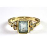 An antique 9ct yellow gold aquamarine and diamond set ring (O.5).