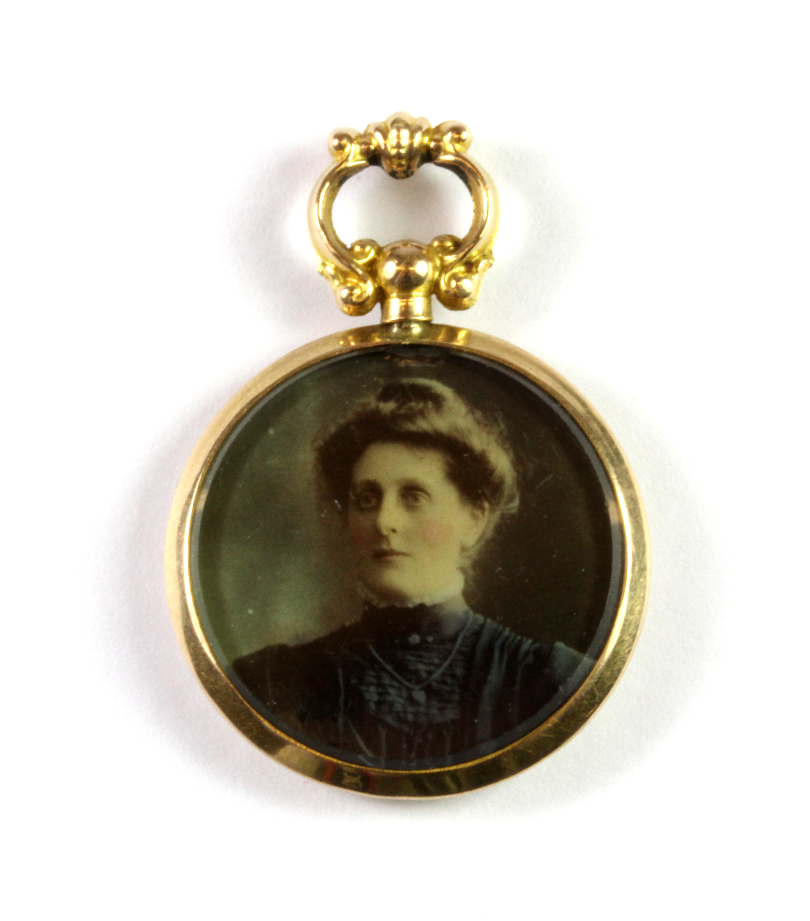 A Victorian 9ct yellow gold mounted portrait pendant. - Image 2 of 2