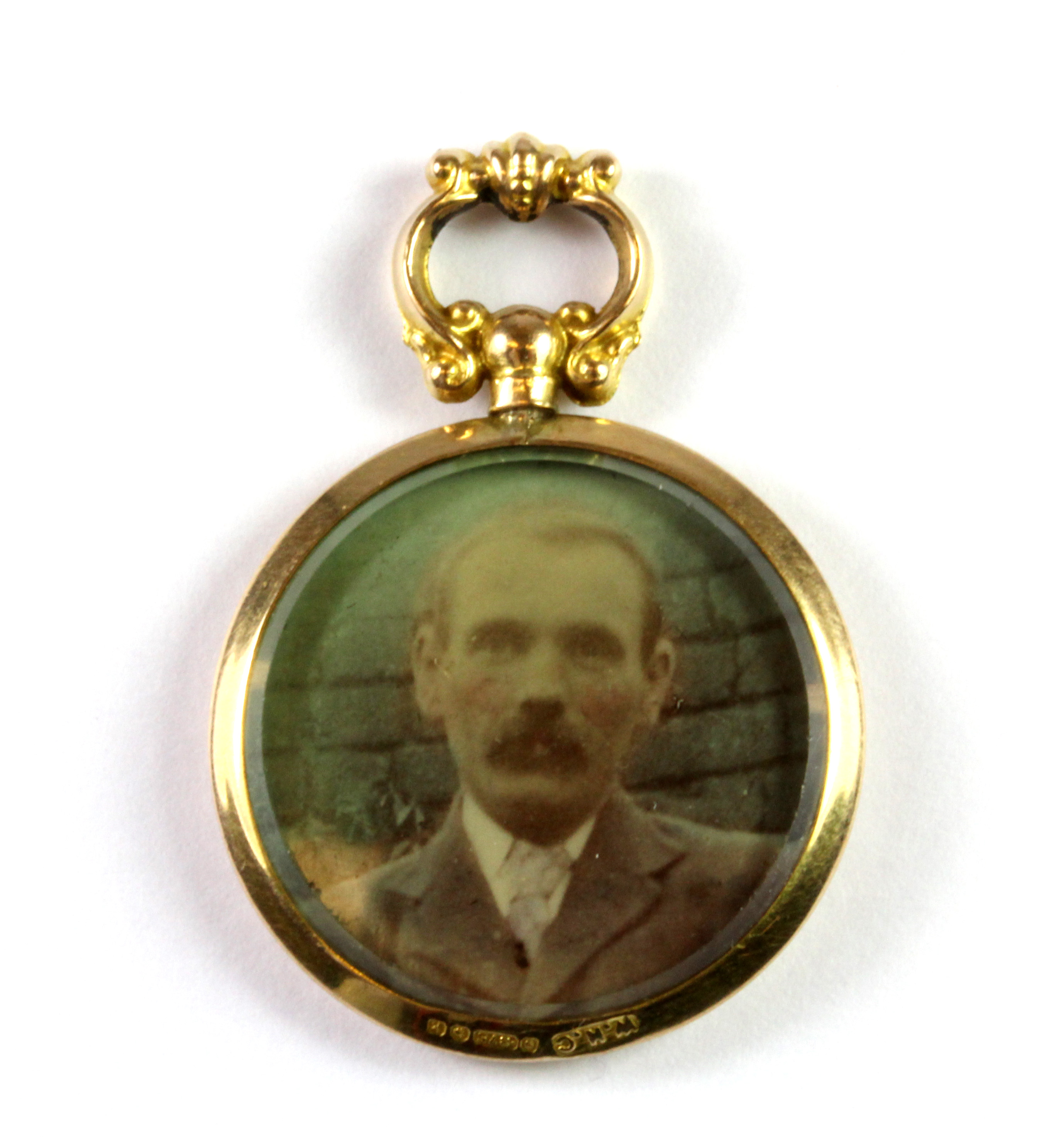 A Victorian 9ct yellow gold mounted portrait pendant.