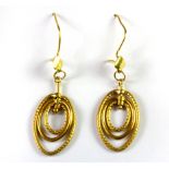 A pair of yellow metal (tested 18ct gold) drop earrings (approx. 3.8gr), L. 5cm.