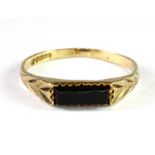 A 9ct yellow gold onyx set ring (M).