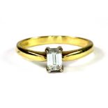 A lovely 18ct yellow gold solitaire ring set with a baguette cut diamond, (approx. 0.30ct