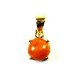 A 9ct yellow gold mounted butterscotch amber pendant, L. 1.5cm.