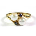 A 9ct yellow gold sapphire and pearl set ring, (O).