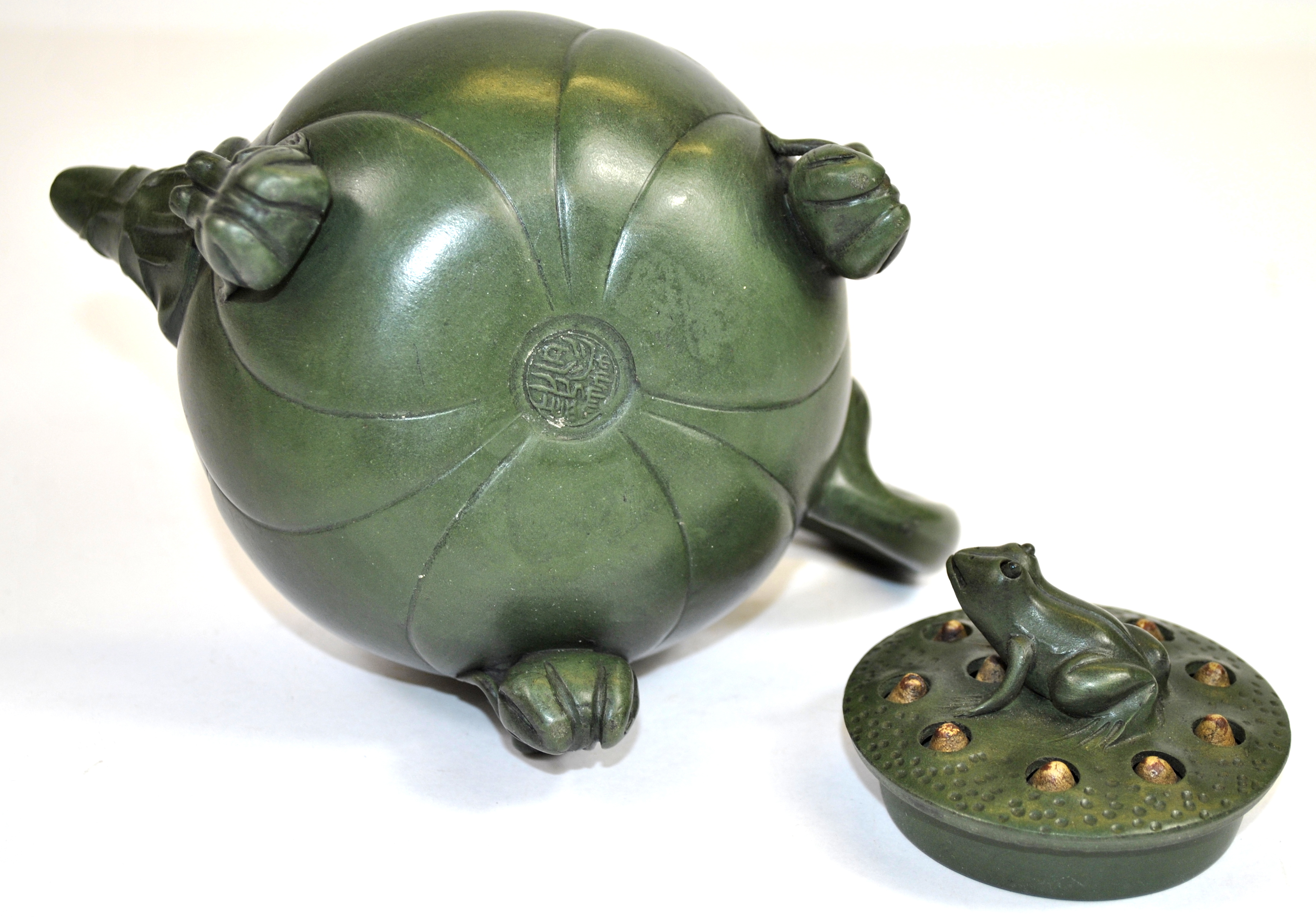 A rare Chinese green Yixing terracotta tea pot with the lid in the form of a lotus pod, with loose - Image 2 of 2