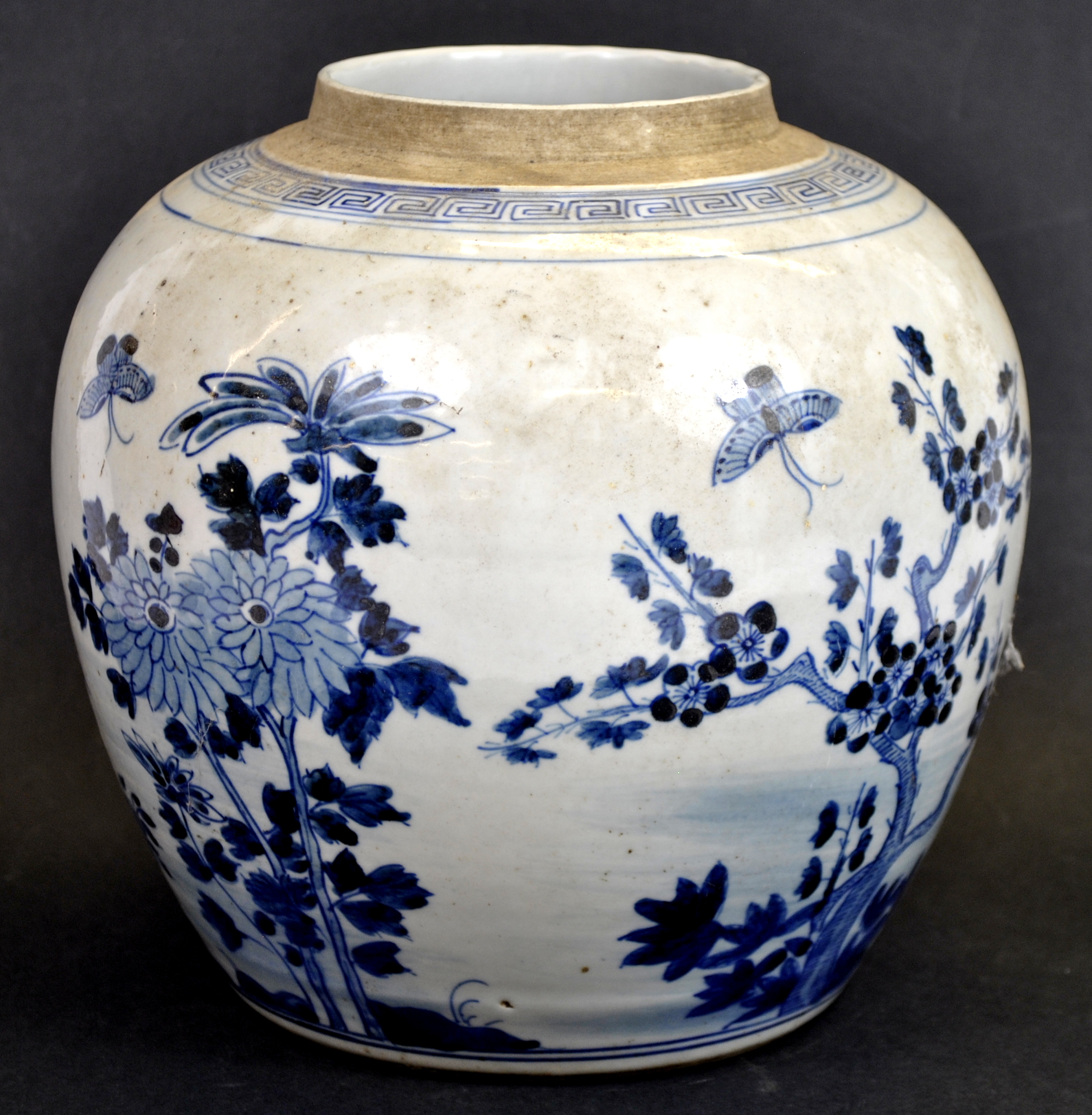 A 19th century Chinese hand painted porcelain ginger jar, H. 20cm. - Image 2 of 2