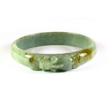 A carved jade bangle with a dragon on the top, Dia. 8cm.